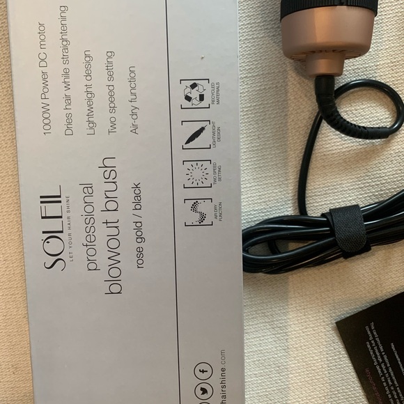 Professional strength and quality blowout brush from Soleil - Picture 7 of 7